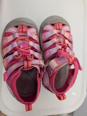 KEEN Girls Pink Newport H2 Washable Sandals Size 9